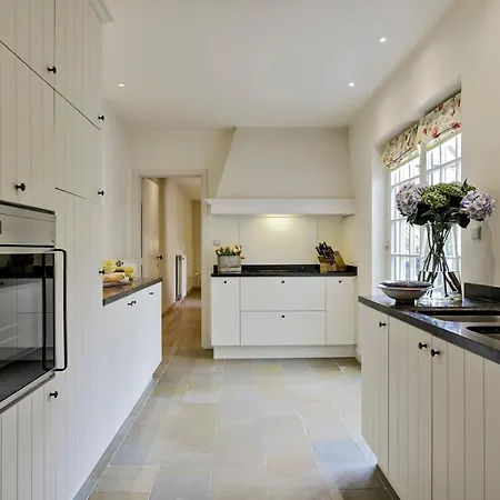 펜션 Charming House For 6 Persons With Sunny-Terrace In Knokke