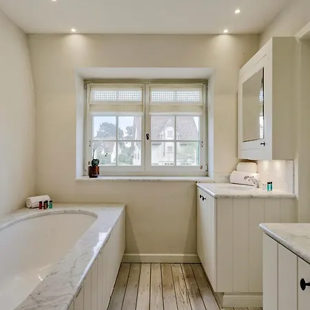 Charming House For 6 Persons With Sunny-Terrace In Knokke