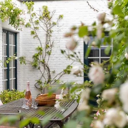 Charming House For 6 Persons With Sunny-Terrace In Knokke 펜션 *
